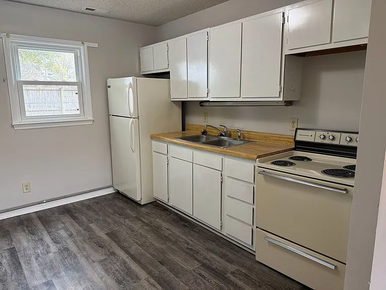 2310 Indian Dr — Photo 3