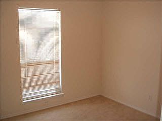 5th image of 219 Laramie Ln