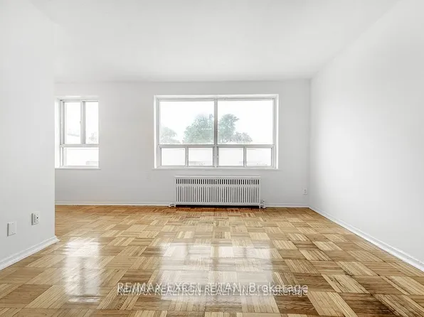 156 Kingston Rd #306, Toronto, ON M4L 1T1