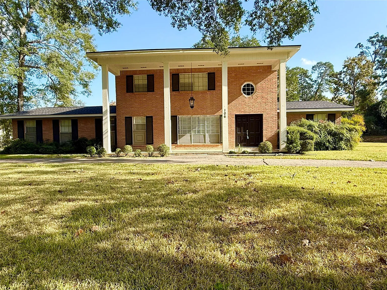 4 bed, 2.5 bath, 2254 sqft, $2,300 — Photo 2