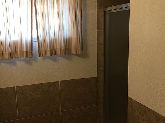 4th image of 1147 Crown St