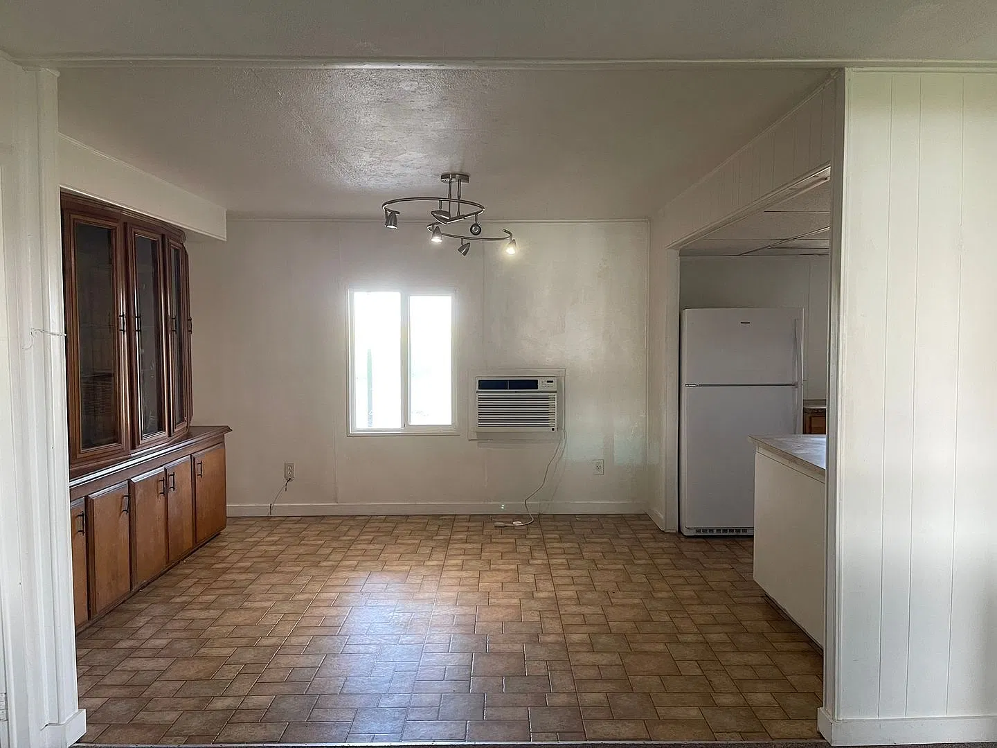 1616 Cornelius Ave — Photo 3