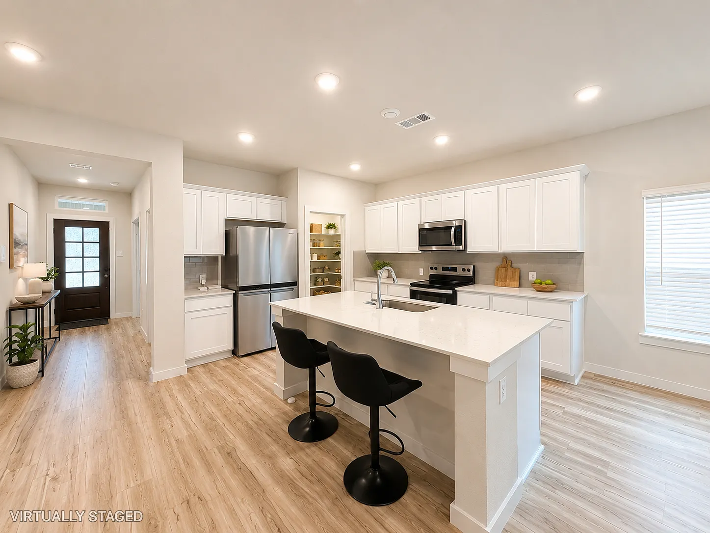 4 bed, 2594 sqft, $3,100 — Photo 2