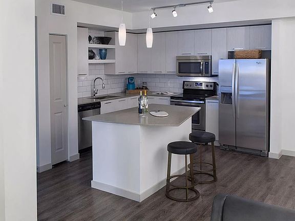 5th image of 1316 East Blvd #512