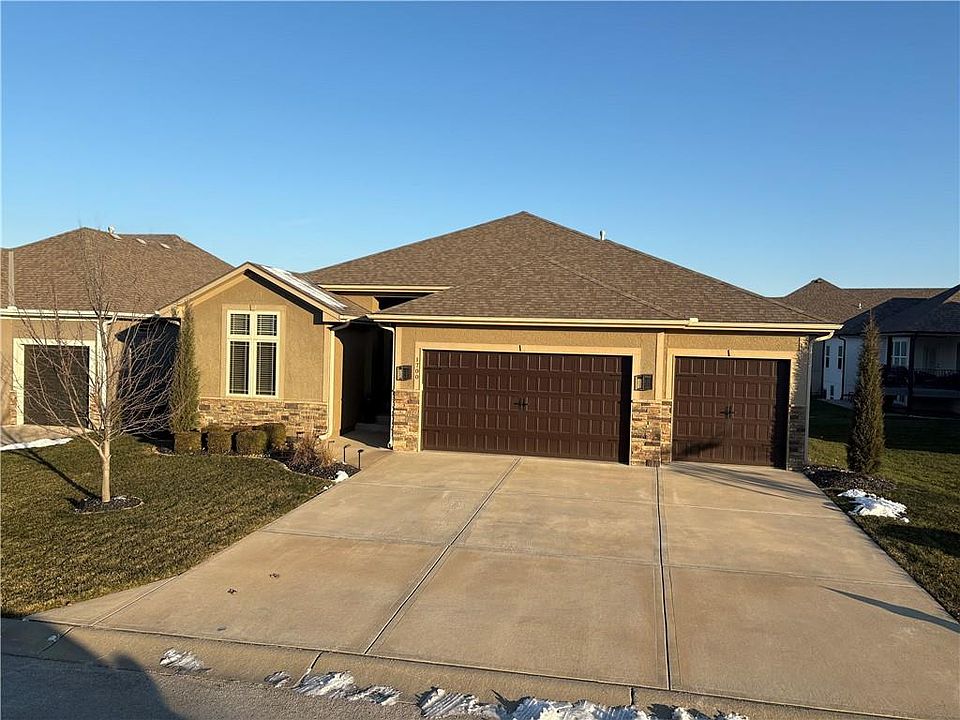 1st image of 1700 NE Parkwood Dr