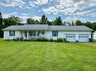 704 E King St, Fairfield, IL 62837
