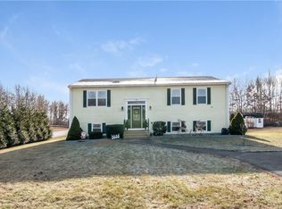 54 Hunters Crossing Dr, Coventry, RI 02816