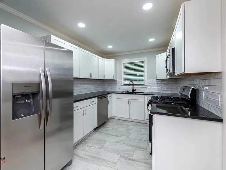 5730 Grover Pl — Photo 2