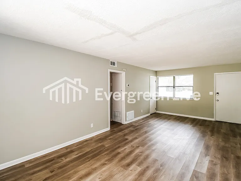 2125 Bunting Dr — Photo 2
