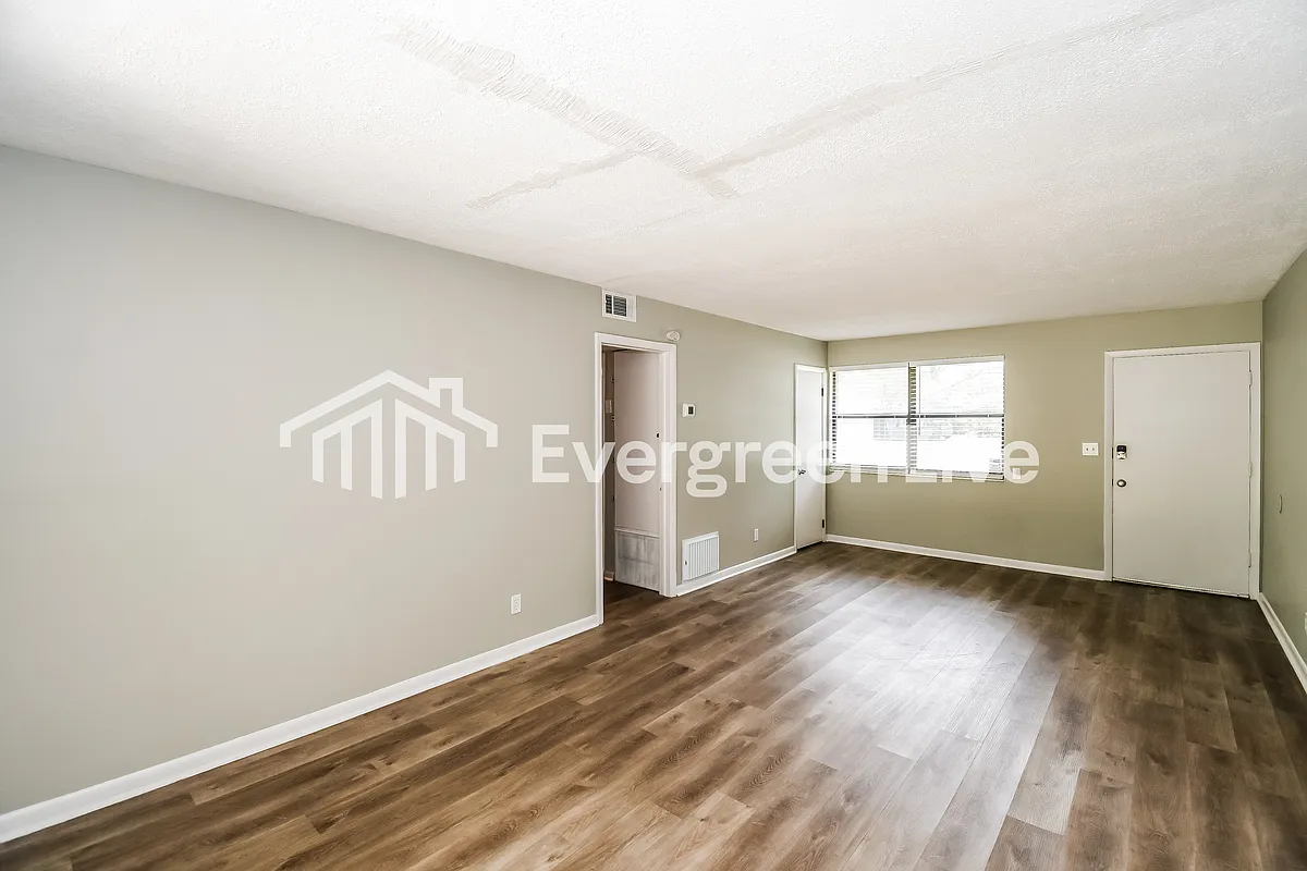 Building Photo - 2125 Bunting Dr