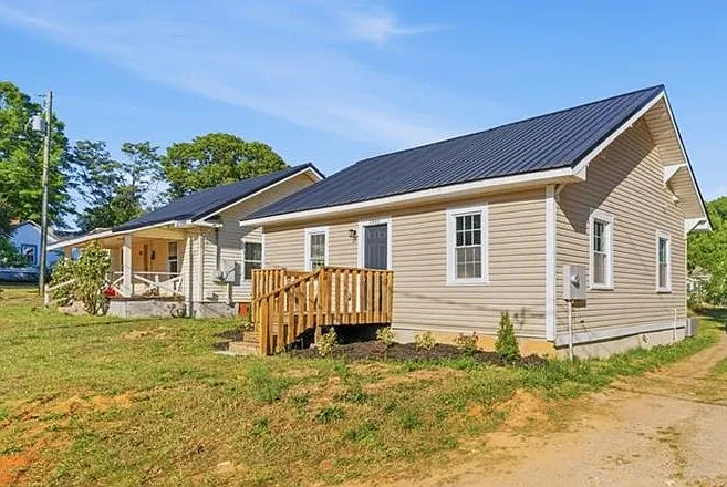 3 bed, 900 sqft, $1,350 — Photo 3