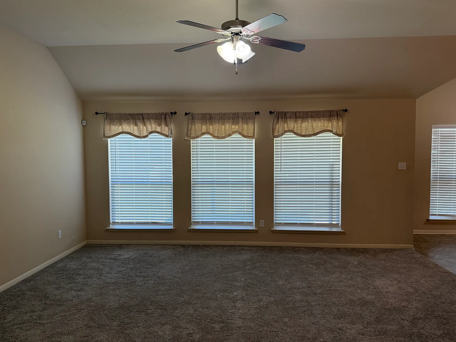 3 bed, 1494 sqft, $1,695 — Photo 4