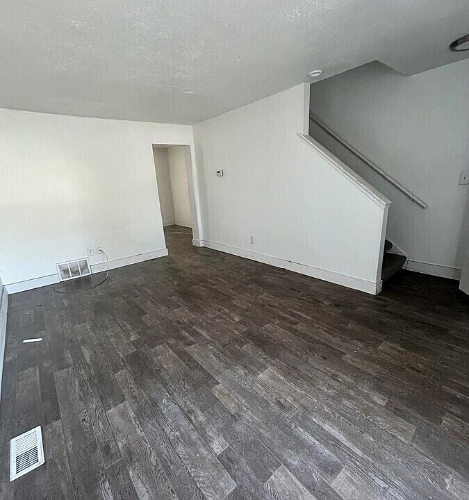 1st image of 573 Villa Dr