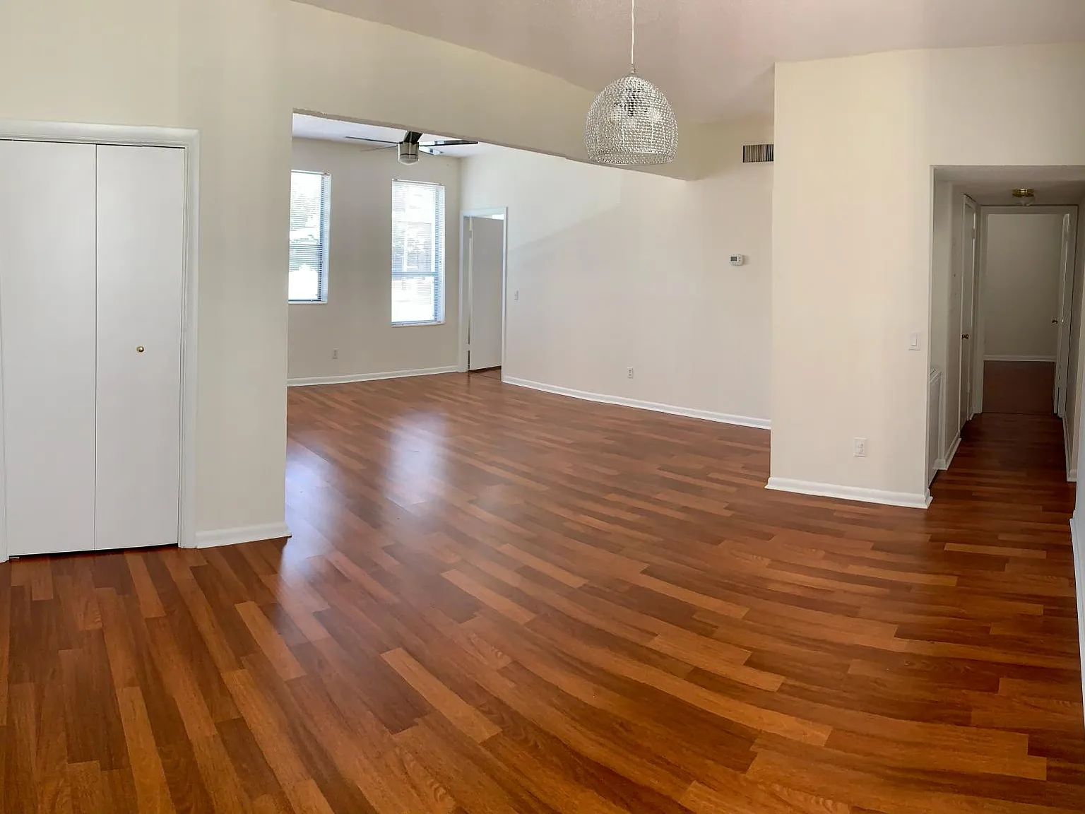 2545 Oak St — Photo 2