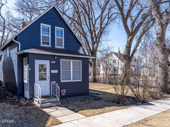 1021 2nd Ave N, Grand Forks, ND 58203