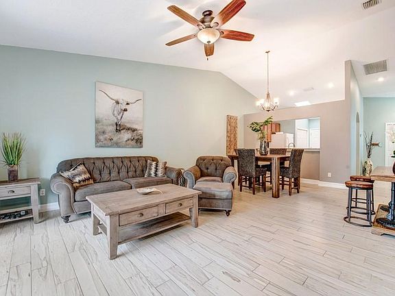3rd image of 461 Moray Pl