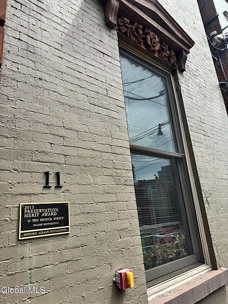 3rd image of 11 Ten Broeck Street