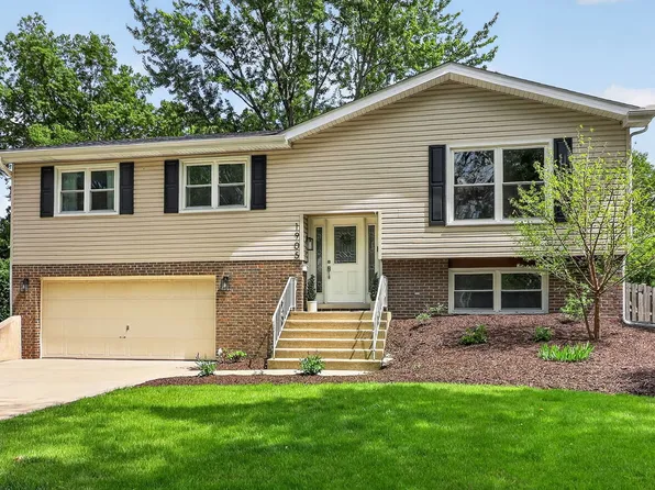 1905 Cheshire Ln, Wheaton, IL 60189
