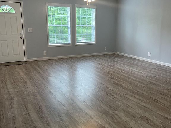 2nd image of 4147 Jackson Heights Dr