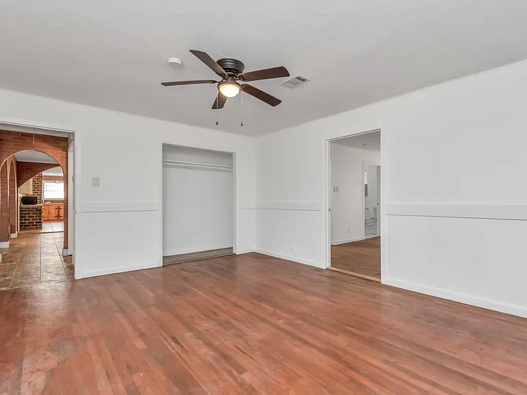 602 Everett St — Photo 32