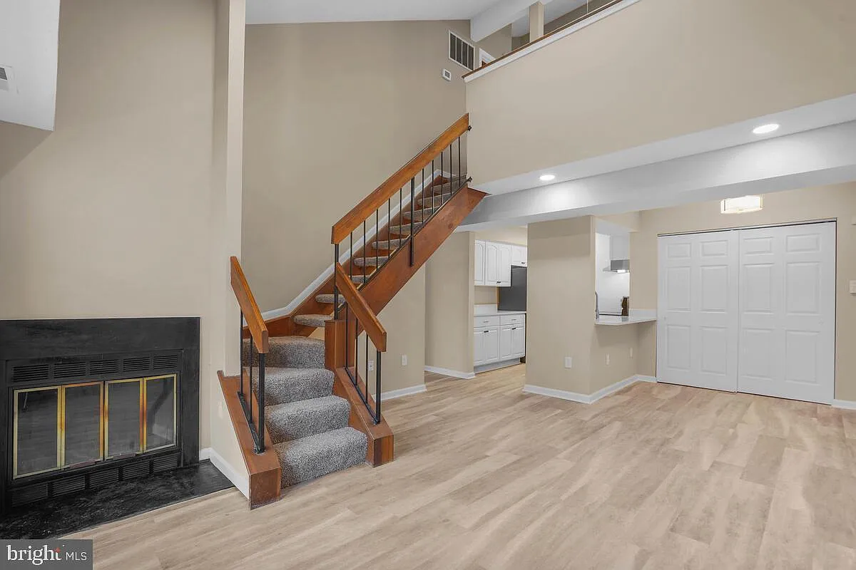 2 bed, 1.5 bath, 781 sqft, $2,400 — Photo 1