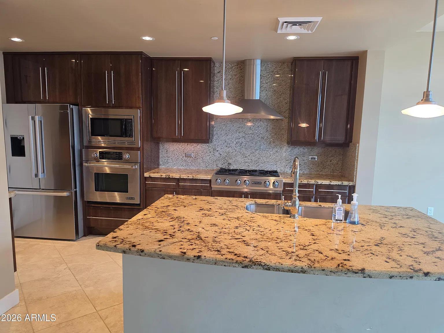 2 bed, 2.0 bath, 1802 sqft, $4,195 — Photo 3