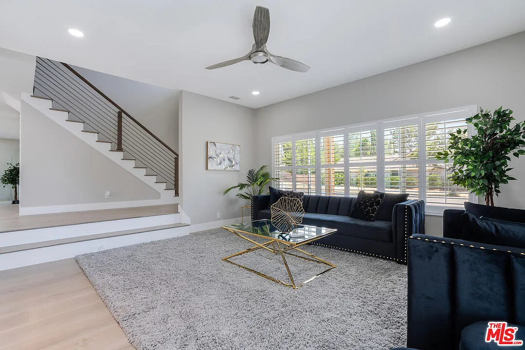 5 bed, 3.0 bath, 3337 sqft, $15,900 — Photo 3