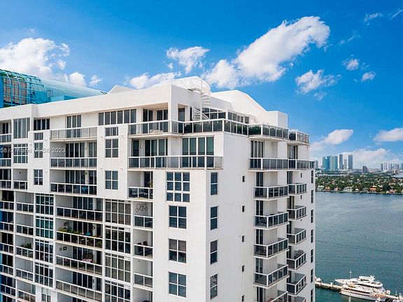 2nd image of 1800 Sunset Harbour Dr #2415