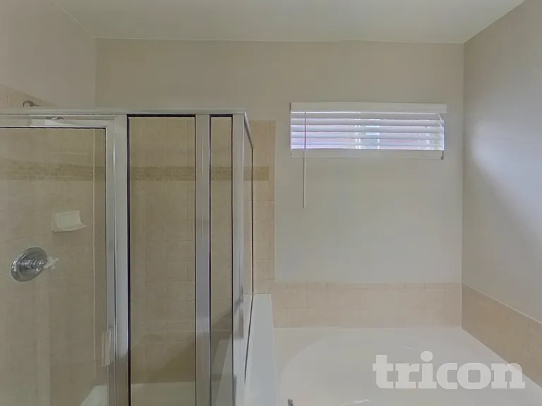 2290 Saint Claire Dr — Photo 9