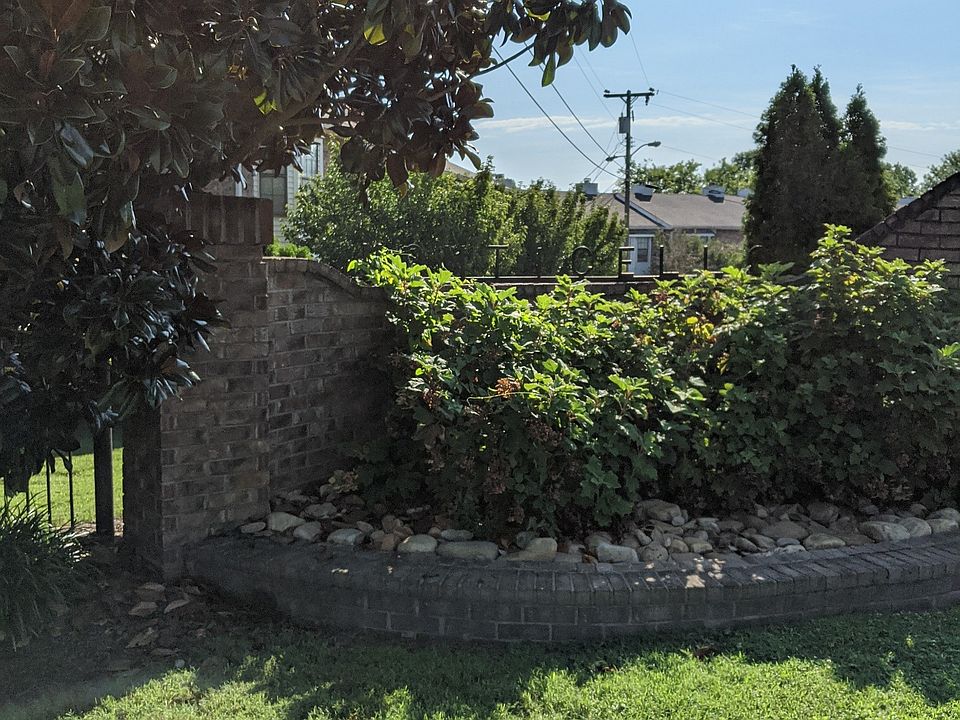1st image of 520 Thomas Jefferson Cir