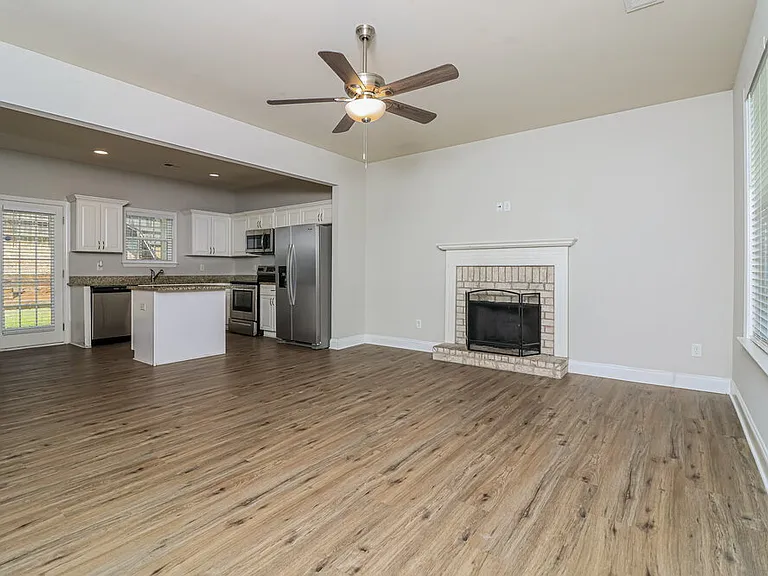 77 Rosemont Ct — Photo 6