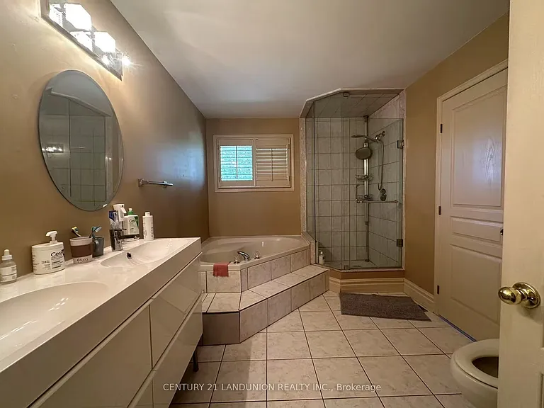 104 Hepburn Cres — Photo 8