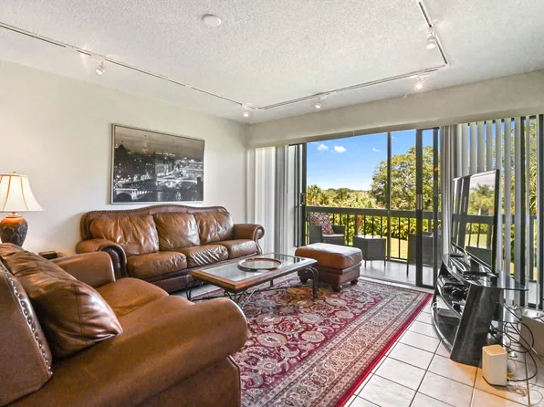 2500 Presidential Way #302, West Palm Beach, FL 33401