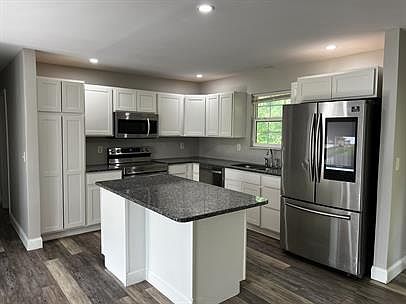 4th image of 1405 Lyndale Dr