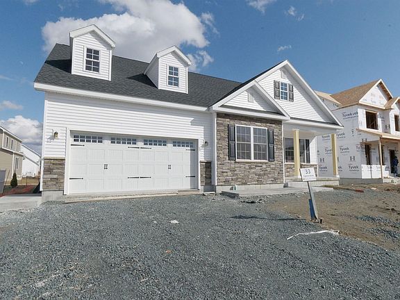 4th image of 33 Cypress St