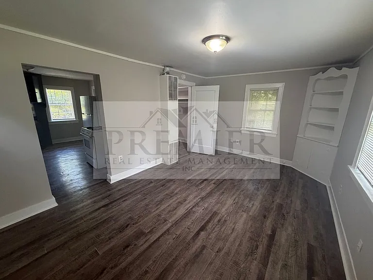 1611 S Northern Blvd #B — Photo 5