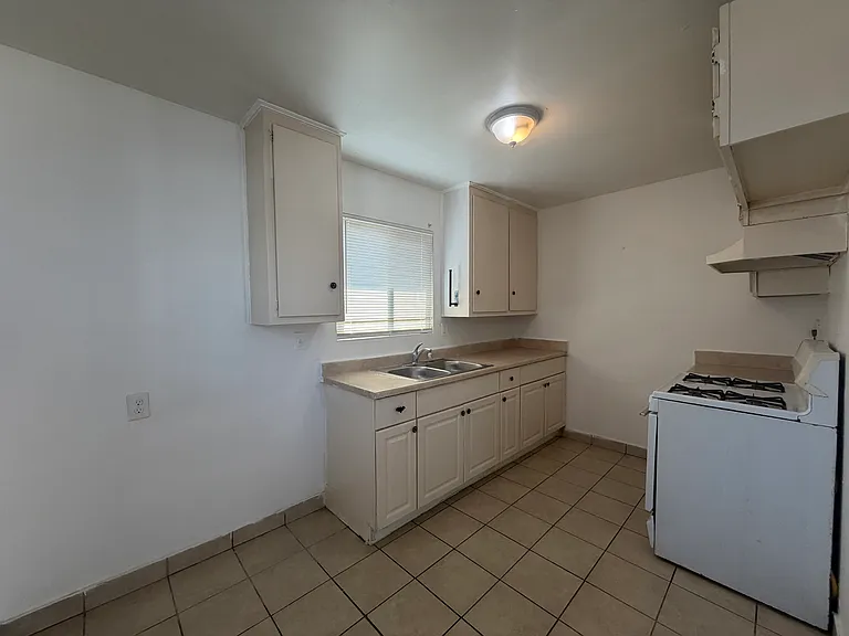 5174 San Bernardino St #C — Photo 5