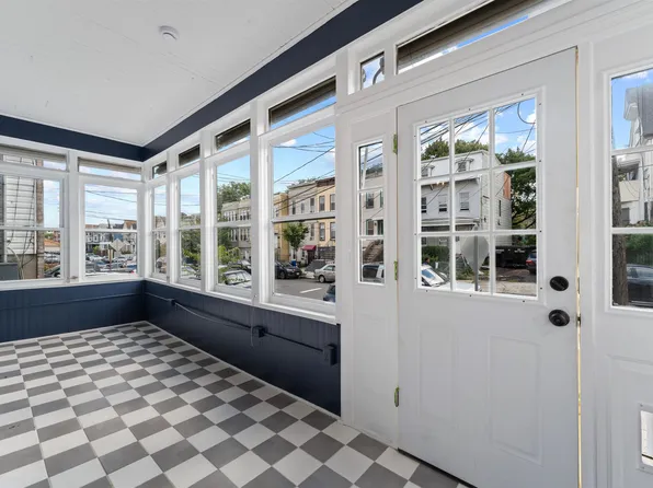 114 Oak Street image 4 of 41