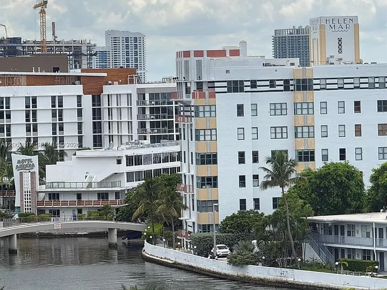 2625 Collins Ave #810 — Photo 23