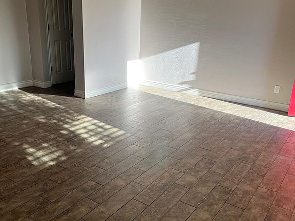 4th image of 1901 W Clarendon Ave #1901