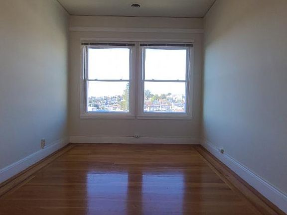 5th image of 336 Claremont Blvd APT 4