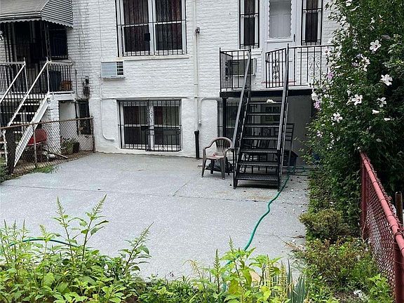 3rd image of 5120 Avenue I