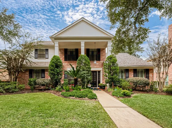 1935 S Cheyenne River Cir, Sugar Land, TX 77478