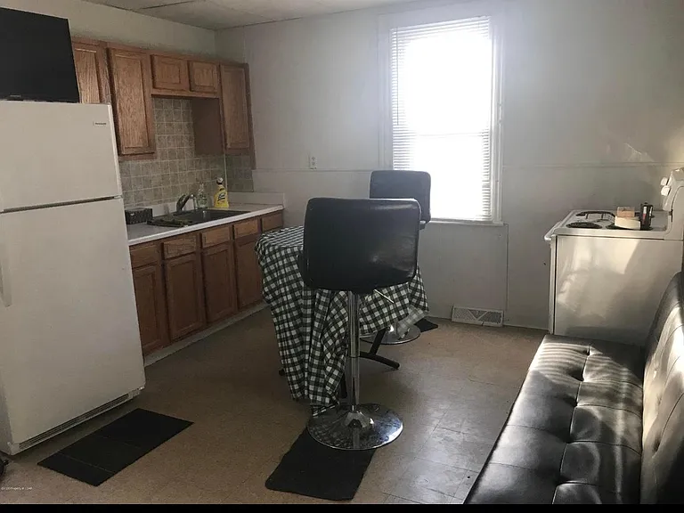 1742 Wayne Ave — Photo 5
