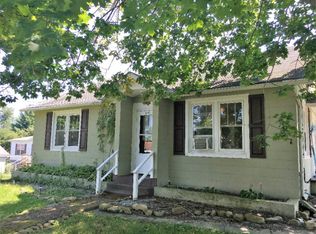 1042 Burnside St, Oak Hill, WV 25901