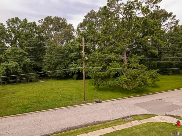 Pine St, Saint Francisville, LA 70775