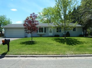 321 Highland St W, Annandale, MN 55302