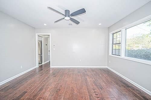 4th image of 2706 Canary Dr