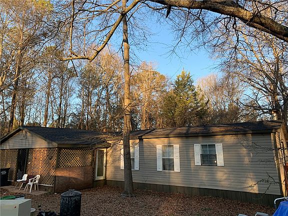 2nd image of 620 Old Hutchinson Mill Rd