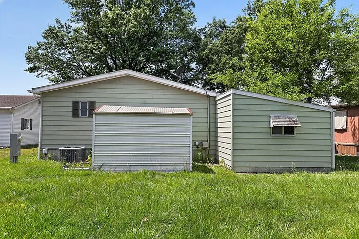 3 bed, 2.0 bath, $995 — Photo 3
